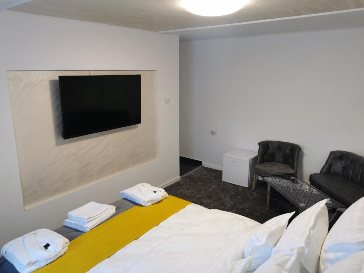 Apartament Casa Davison Târgu Jiu Zewnętrze zdjęcie
