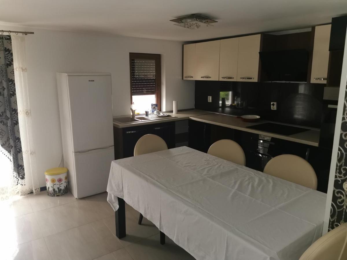 Apartament Casa Davison Târgu Jiu Zewnętrze zdjęcie